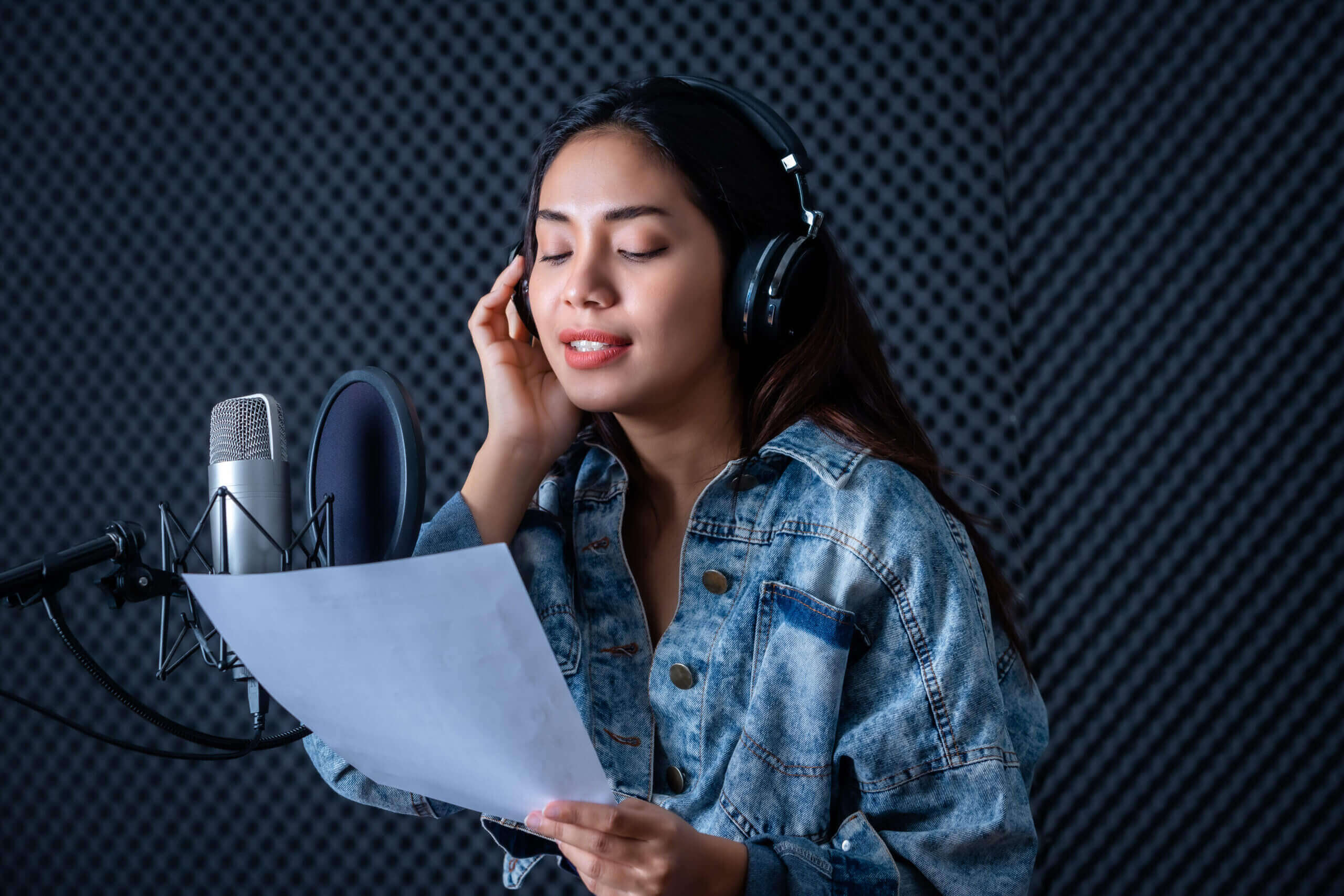 A voice actor taking advice from others and absorbing eight nuggets of helpful tips for voiceover success.